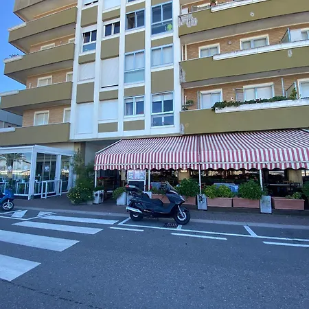 Apartman Adriatico 98 *